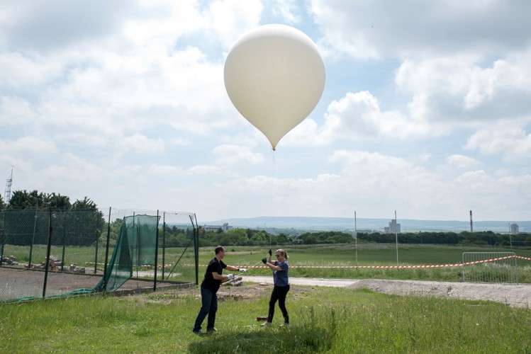 Campagnes de mesures au sol, sous ballons, sous drones et en avion