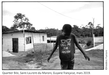 Photo de Frédéric Piantoni dans un quartier informel de Guyane