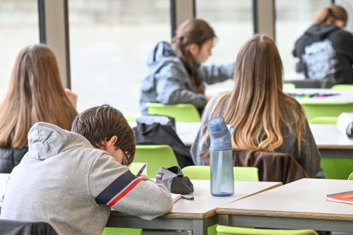 "Avec ChatGPT, on a aucun degré de sûreté" : comment les futurs enseignants sont-ils formés à l’usage de l'intelligence artificielle ?