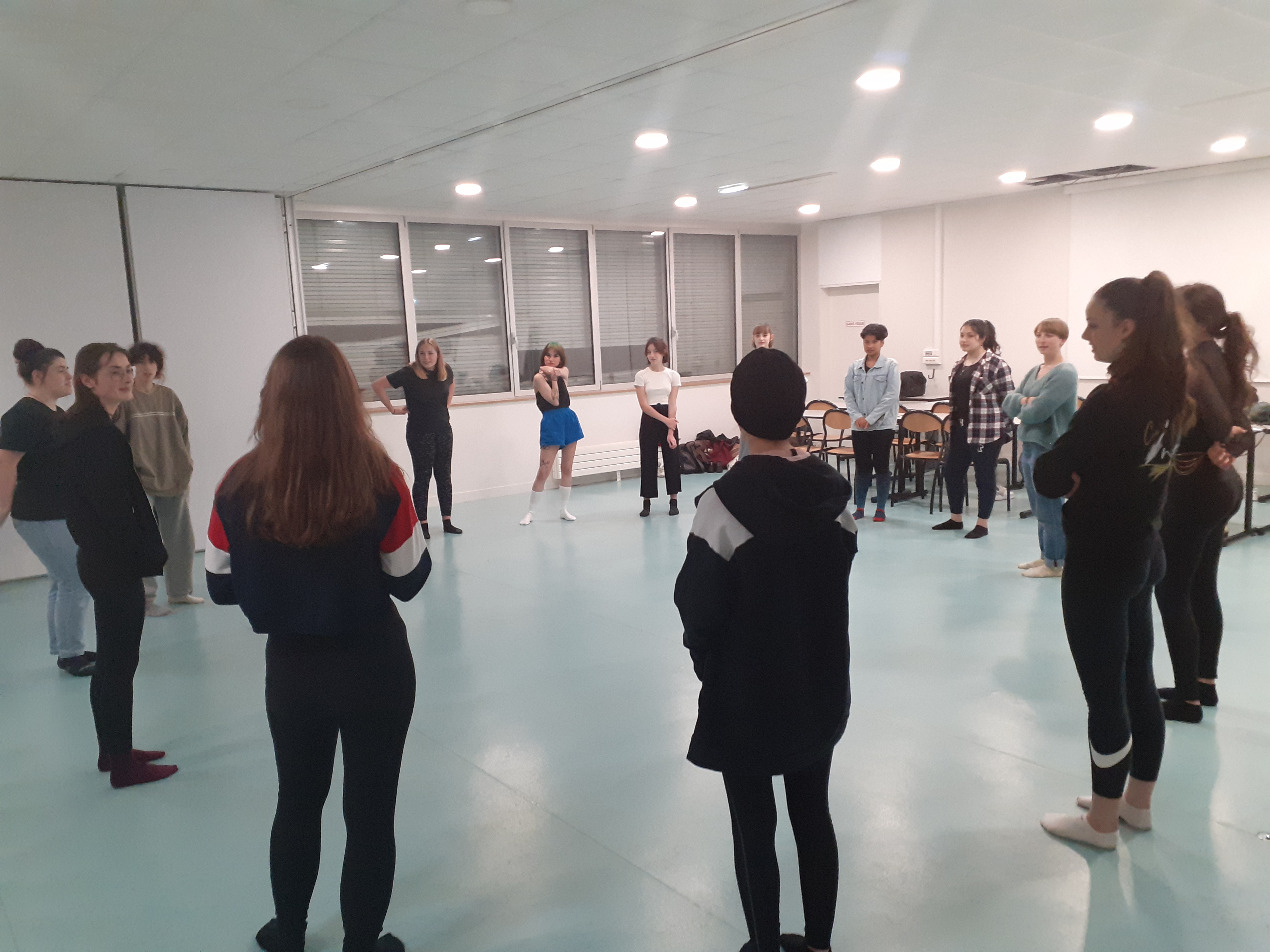groupe UETC danse contemporaine jpg 729 ko