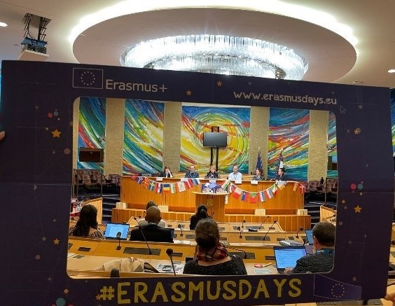 Photo table ronde Erasmus days journée du 15 octobre 2021
