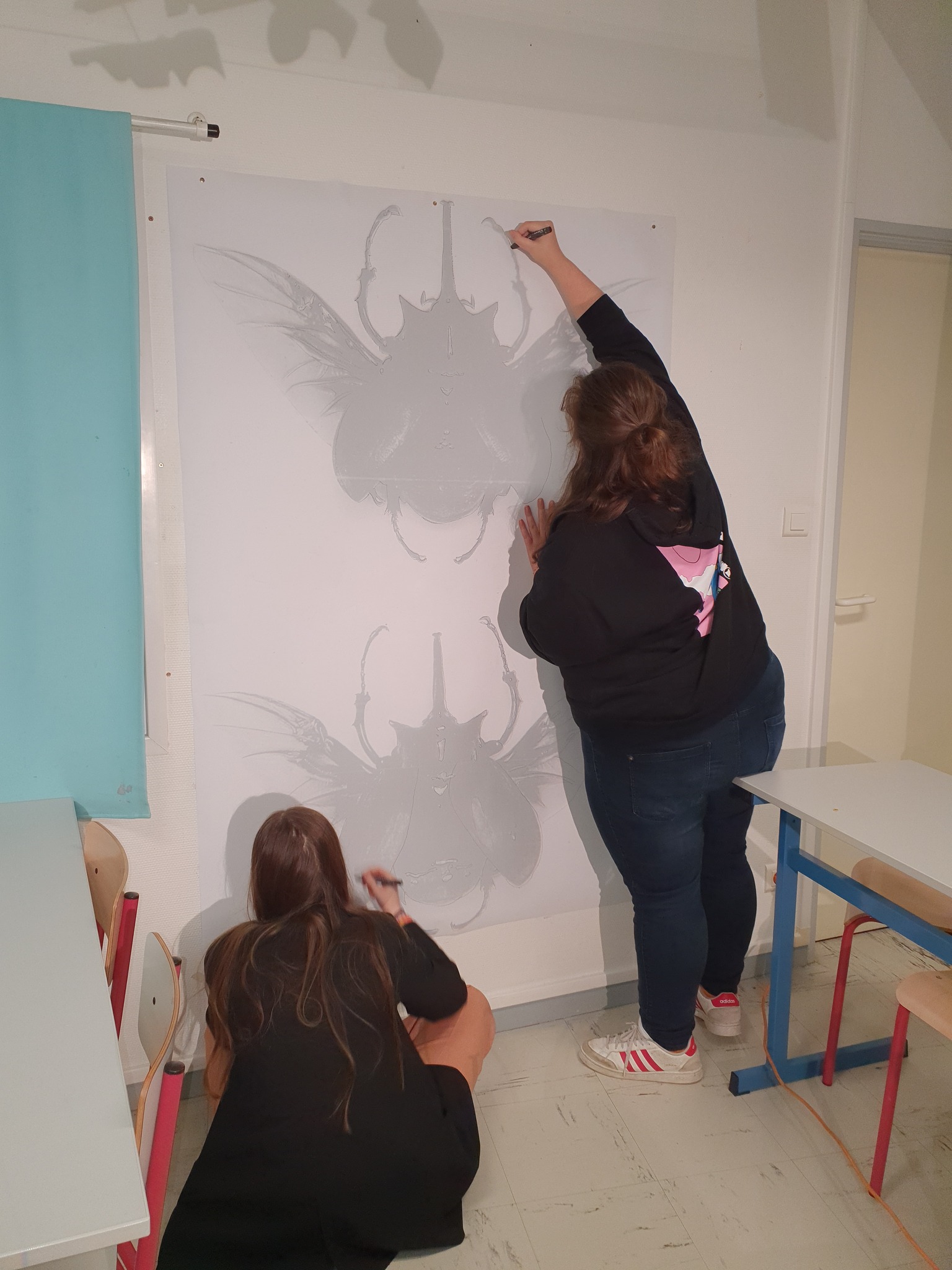 étudiantes dessin tableau blanc(jpg, 444 ko)