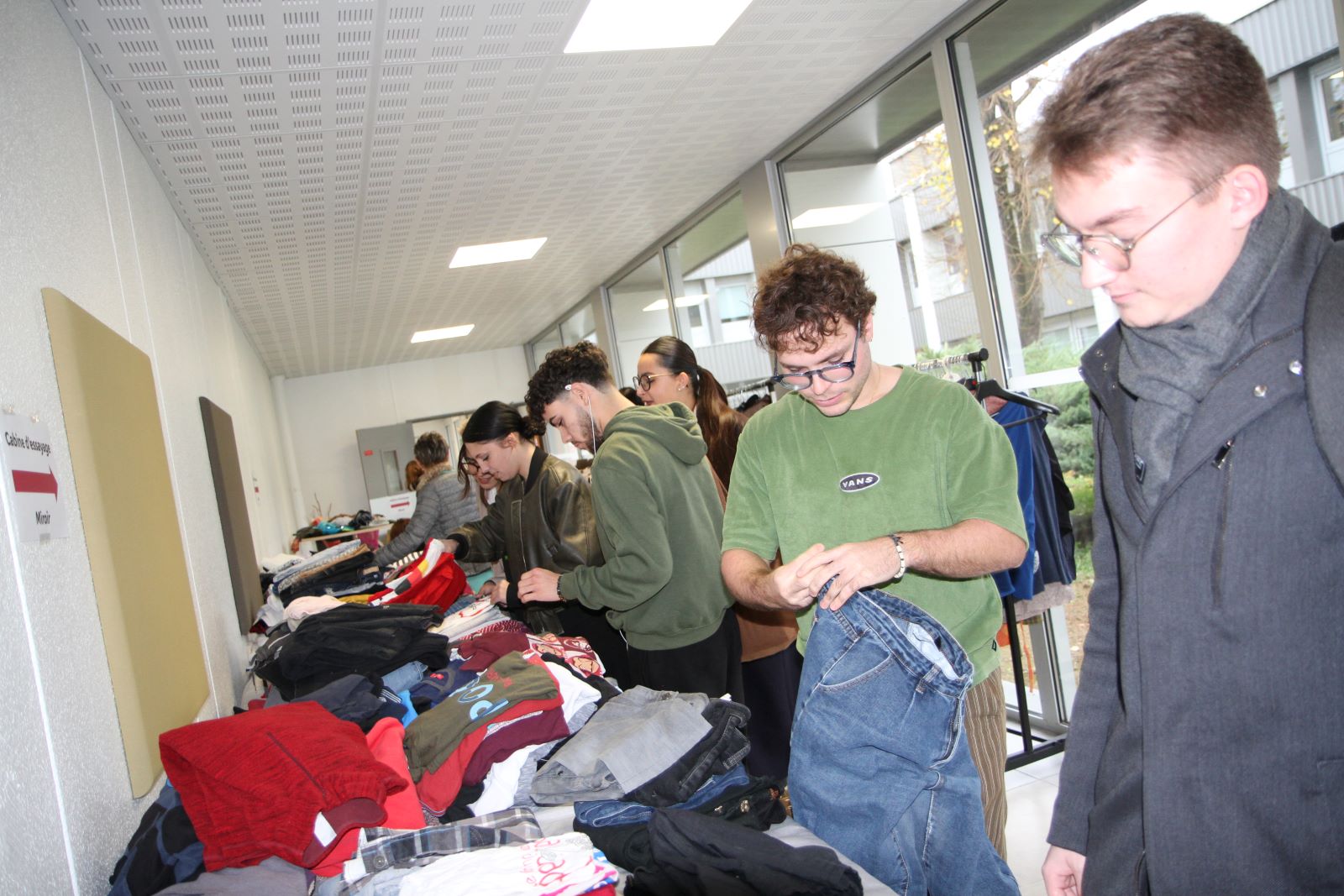 Bilan des gratiferias et du vide-dressing solidaire à l'URCA
