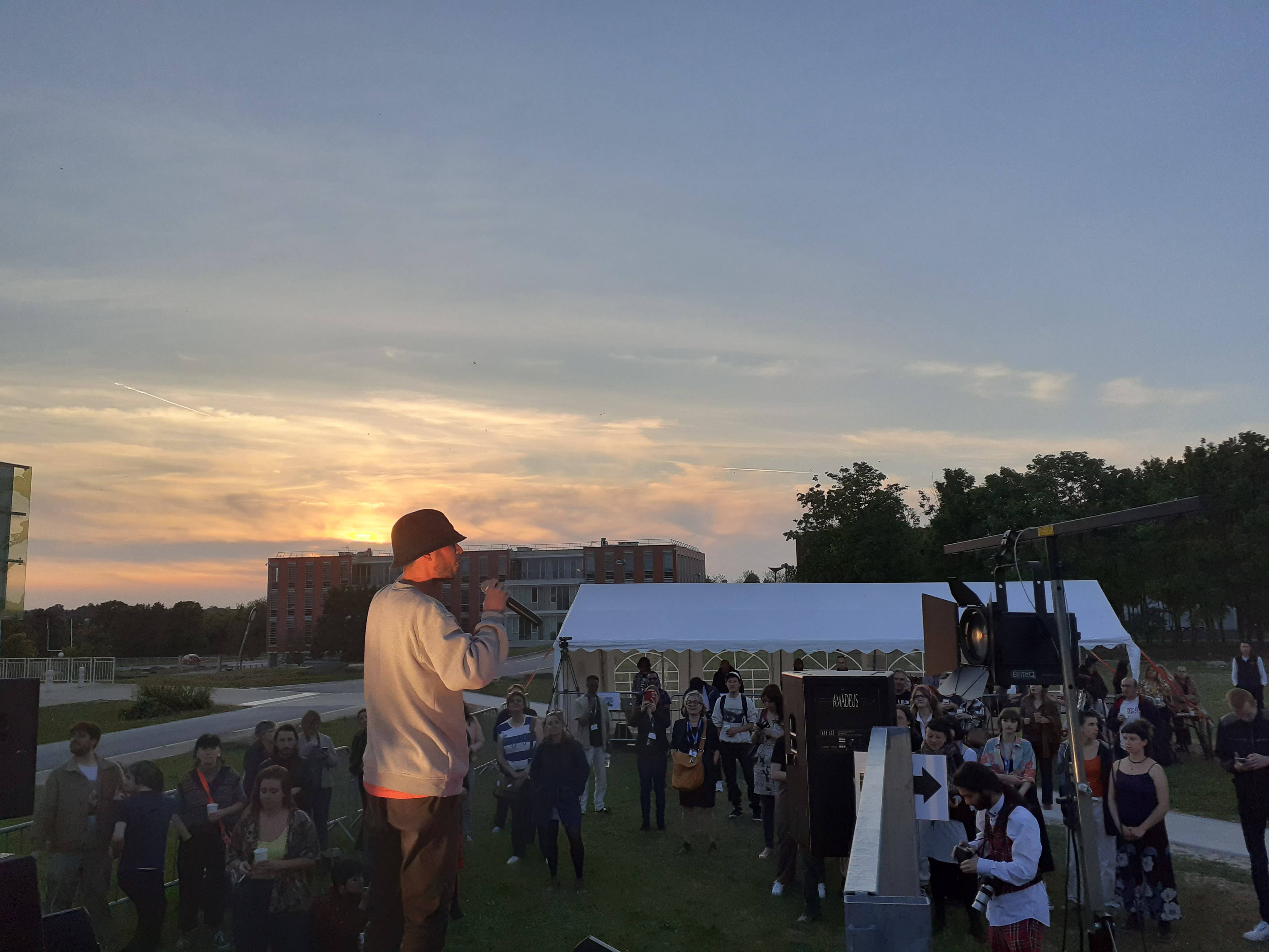 Deinos, public, coucher de soleil (jpg, 738ko)
