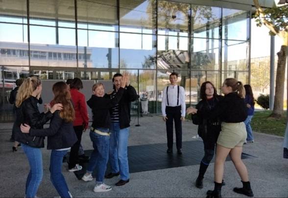 Danses avec le public (jpg, 38ko)