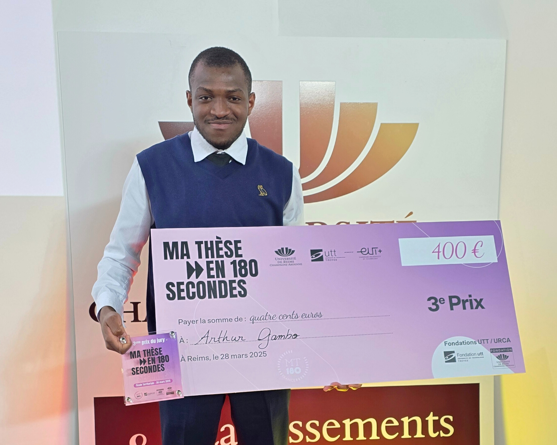 Ma Thèse en 180 secondes : Arthur Gambo termine sur le podium !