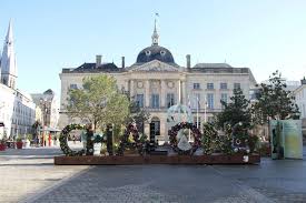 Ville de Chalons en Champagne symbolisée par sa mairie
