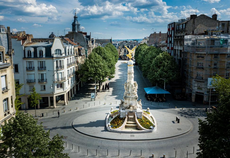 Ville de Reims symbolisée par sa mairie