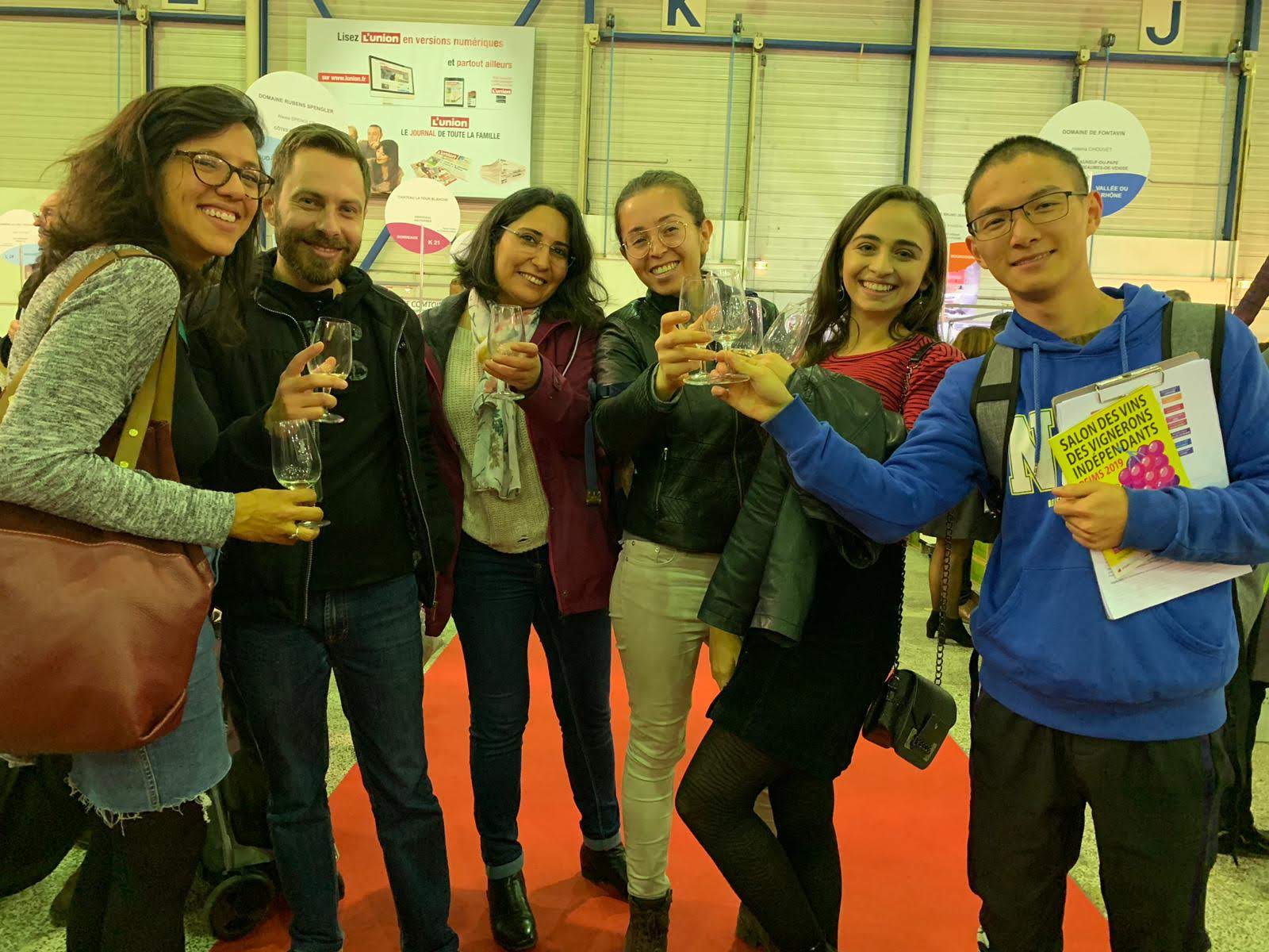 Etudiants au salon des vins