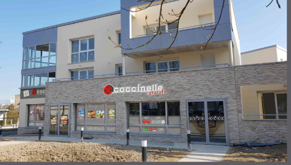 Epicerie à l'entrée du campus